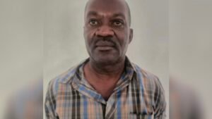 Guitho Sénat, présumé trafficant d'armes à feu arrêté à Hinche.