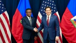 Le président du Conseil présidentiel de transition (CPT), Fritz Alphonse Jean et le secrétaire d’État américain, Marco Rubio, Jamaïque.