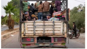 Des membres de tribus bédouines évacués de Soueida, dans le sud de la Syrie, le 21 juillet 2025 AFP Rami al SAYED