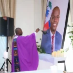 Image du président Jovenel Moïse lors d'une messe de requiem au Palais National.(Photo publiée par @@PrimatureHT)
