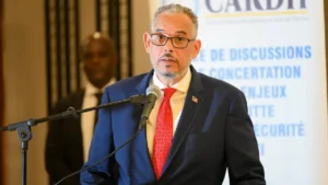 Le Premier ministre Alix Didier Fils-Aimé, lors de son intervention à la conférence de clôture de la Table Sectorielle sur la Sécurité, tenue à l’Hôtel Karibe, le 28 juillet 2025.(Photo publiée par @PrimatureHT)