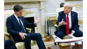 Photo: Kevin Dietsch Getty Images via Agence France-Presse « Je suis déçu du président Poutine, car je pensais que nous aurions un accord il y a deux mois, mais ça ne semble pas se concrétiser», a déclaré le président américain, Donald Trump, à la Maison-Blanche, aux côtés du secrétaire général de l’OTAN, Mark Rutte (à gauche).