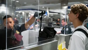 Depuis son retour au pouvoir en janvier, Donald Trump a fait de la lutte contre l’immigration clandestine une priorité absolue. Sarahbeth Maney / USA TODAY NETWORK / USA TODAY NETWORK via Imagn Images/Sipa USA