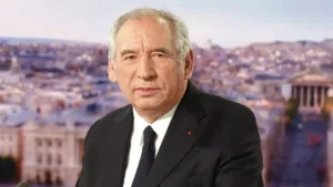 Le Premier ministre François Bayrou était invité au journal de 20 heures de TF1, le 27 août, pour expliquer son choix de demander un vote de confiance le 8 septembre. (Xavier GALIANA/AFP)