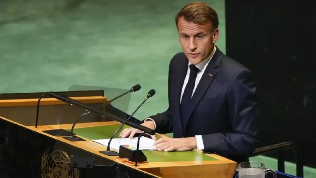 « La paix est beaucoup plus exigeante, beaucoup plus difficile que toutes les guerres. Mais le temps est venu », conclut Emmanuel Macron. - Yuki Iwamura/AP/SIPA