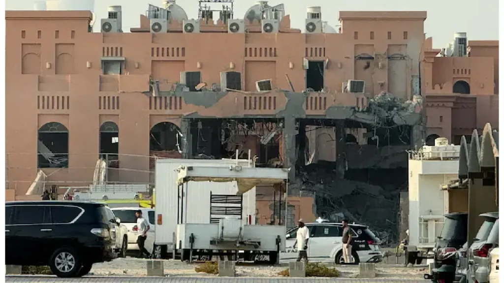 Un bâtiment endommagé à la suite d'une attaque israélienne contre des dirigeants du Hamas, selon un responsable israélien, à Doha, au Qatar, ce mardi. (Ibraheem Abu Mustafa/REUTERS)