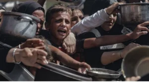 © UNICEF/Mohammed Nateel Les taux de malnutrition n'ont cessé d'augmenter à Gaza depuis mars 2025.