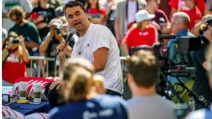 Le militant et commentateur conservateur américain Charlie Kirk apparaît lors d’un événement de prise de parole à l’Université de l’Utah Valley à Orem, dans l’Utah, États-Unis, le 10 septembre 2025. Trent Nelson/The Salt Lake Tribune via Reuters.
