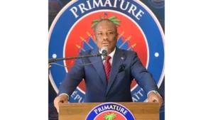 Le chancelier Jean-Victor Harvel Jean-Baptiste lors de son intervention aux « Mardis de la Nation » à la Primature. (Photo publiée par @PrimatureHT)