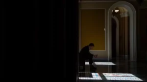 A l’extérieur du Sénat pendant le shutdown, à Washington, le 9 octobre 2025. ALLISON ROBBERT/AP