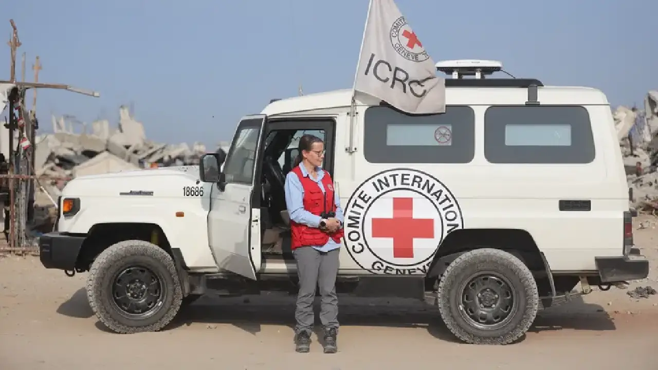 Des opérations de recherche visant à récupérer les corps d'otages israéliens, dans le quartier de Zeytun, dans la bande de Gaza, le 13 novembre 2025. - KHAMES ALREFI / ANADOLU