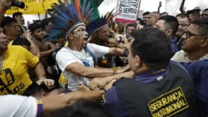 La confrontation est survenue mardi soir, alors que les délégués internationaux s’apprêtaient à quitter le Parque da Cidade.