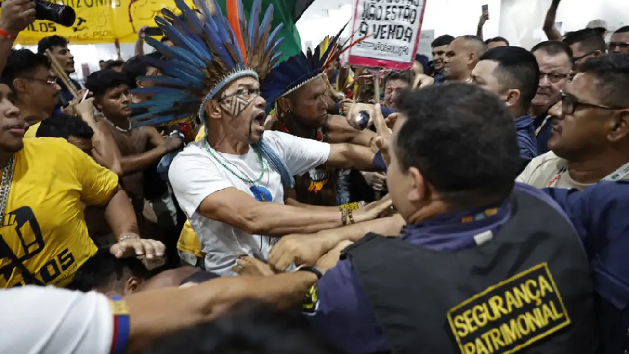 La confrontation est survenue mardi soir, alors que les délégués internationaux s’apprêtaient à quitter le Parque da Cidade.