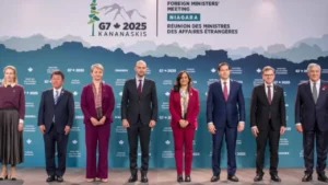 Les ministres des affaires étrangères du G7 posant pour une photo souvenir