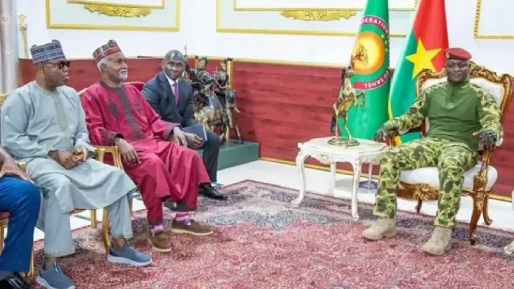 La délégation nigériane conduite par, reçue par Ibrahim Traoré, le président du Faso.