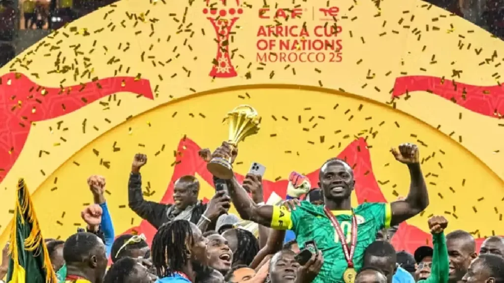 La joie des joueurs sénégalais et leur capitaine Sadio Mané après leur sacre à la Coupe d’Afrique des nations, à Rabat, le 18 janvier 2026. SEBASTIEN BOZON / AFP