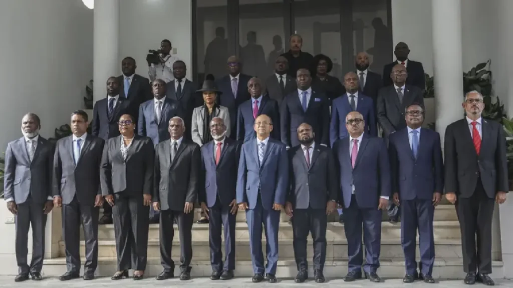 En Haïti plusieurs groupes demandent la démission du CPT, Conseil présidentiel de transition. · ©ODELYN JOSEPH / AP