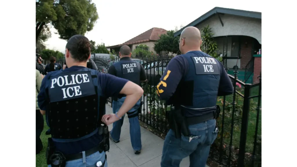 Immigration and Customs Enforcement Fugitive Operations Team members on a raid in Los Angeles. Allen J. Schaben / Los Angeles Times via Getty Images