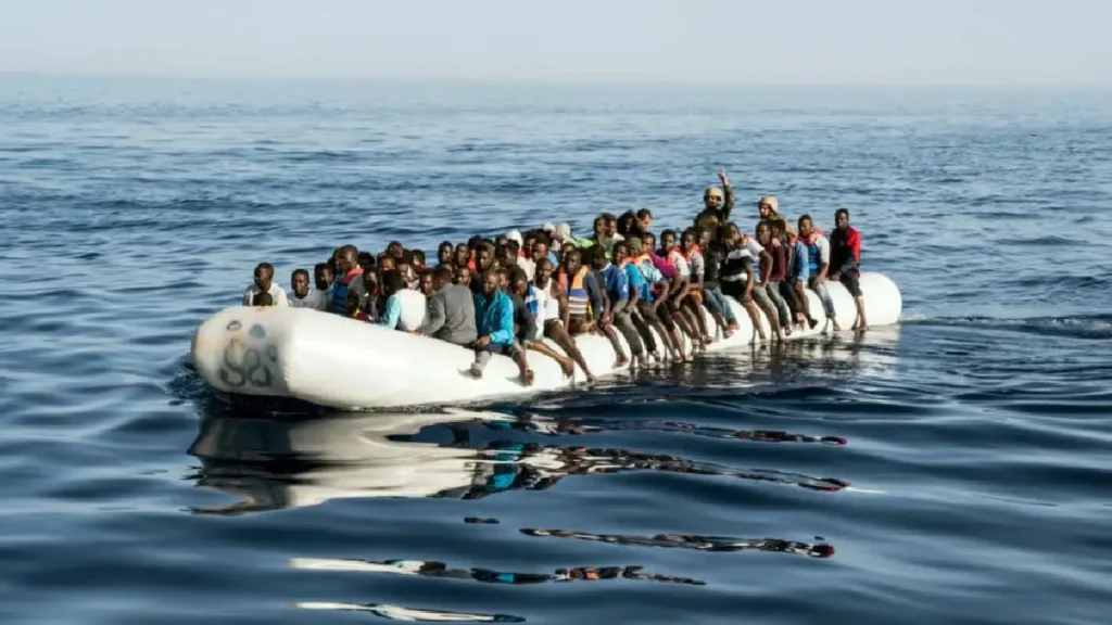Des migrants clandestins qui traversent la mer (Photo d'illustration) © DR