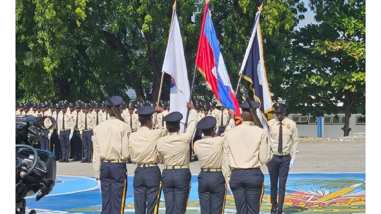 Photo d'intégration de nouvelles recrues au sein de la PNH