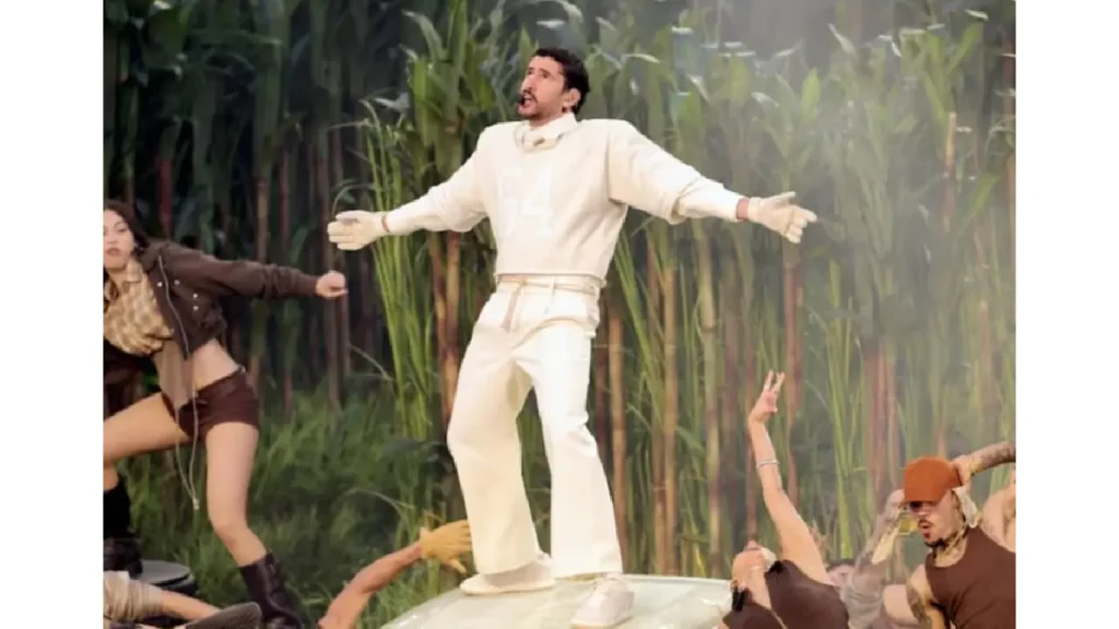 Bad Bunny se produit lors du spectacle de la mi-temps du Super Bowl 60, le 8 février 2026 à Santa Clara, en Californie. Neilson Barnard/Getty Images