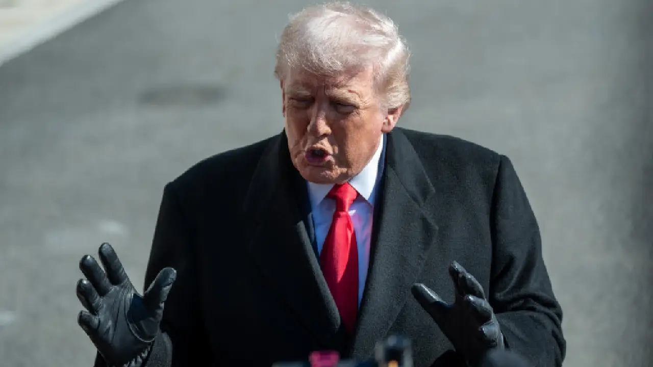 Donald Trump, le 13 février 2026 à Washington D.C Crédit : Andrew Leyden / NurPhoto / NurPhoto via AFP