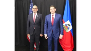 Le Premier ministre Alix Didier Fils-Aimé et le Secrétaire d’État américain Marco Rubio, en marge de la 50ᵉ Réunion ordinaire de la Conférence des chefs de gouvernement de la CARICOM. Photo publiée par @PrimatureHT.