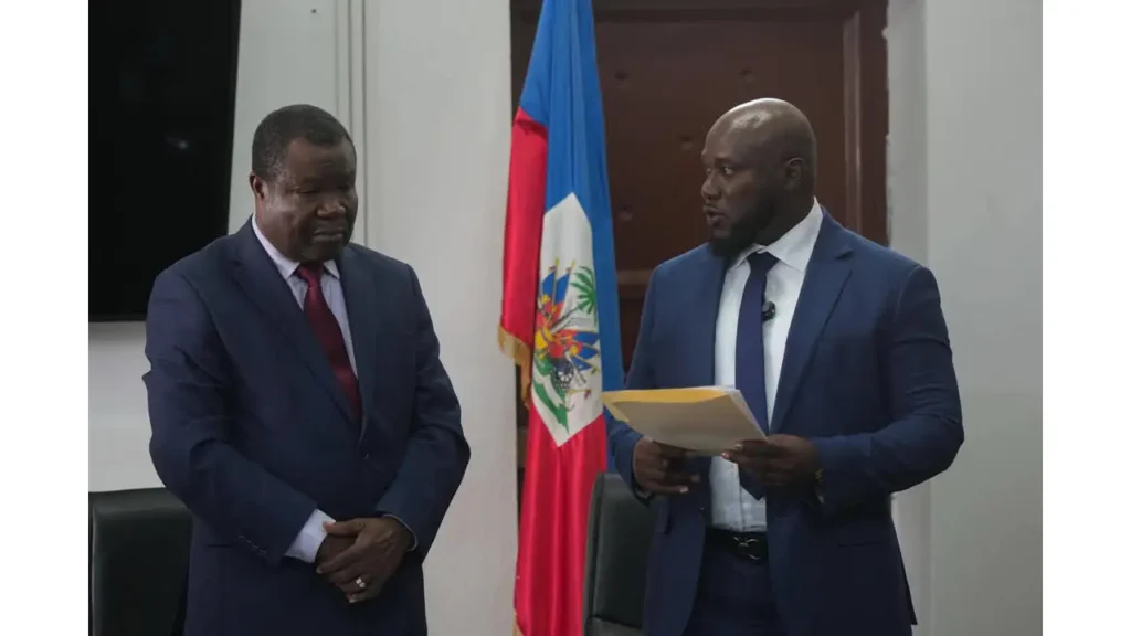 Antoine Augustin, ministre de l’Éducation, accompagné de Luckson Philemond, nouveau coordonnateur général du PNCS. Photo publiée par le PNCS sur son compte Facebook.