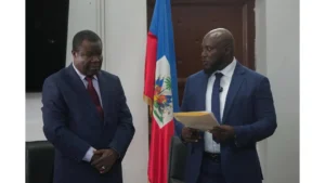 Antoine Augustin, ministre de l’Éducation, accompagné de Luckson Philemond, nouveau coordonnateur général du PNCS. Photo publiée par le PNCS sur son compte Facebook.