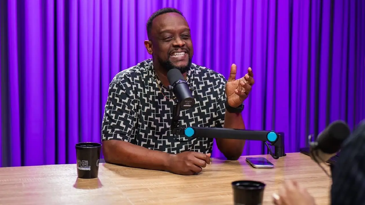 Carel Pedre, animateur et journaliste culturel haïtien. Photo tirée du compte IG du concerné.