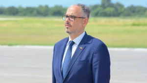 Le Premier ministre Alix Didier Fils Aimé en déplacement officiel au Chili. Photo publiée par @PrimatureHT