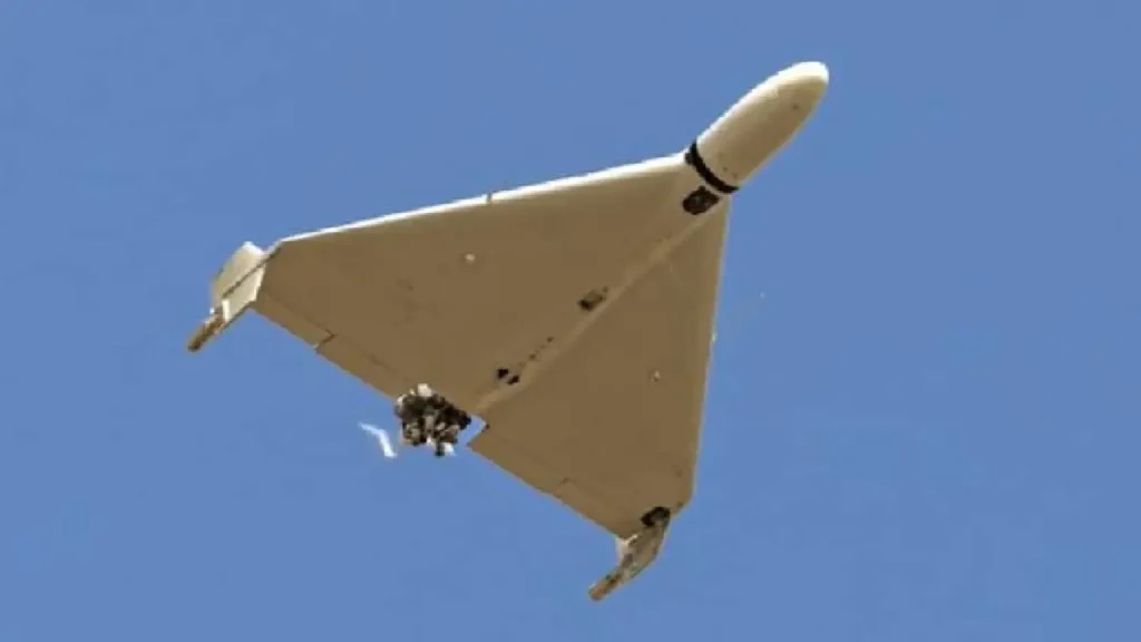 Le FBI avertit que l’Iran aurait envisagé d’attaquer la Californie avec des drones en représailles aux frappes américaines. Selon une alerte consultée par ABC News, les autorités iraniennes pourraient cibler la côte Ouest des États-Unis. Images : Moyen-Orient / AFP via Getty Images