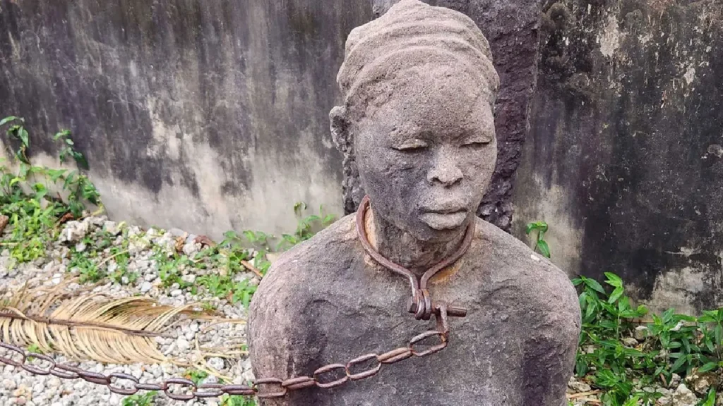 UN News/Elizabeth Scaffidi Un mémorial de l’esclavage à Stone Town, à Zanzibar, en Tanzanie.