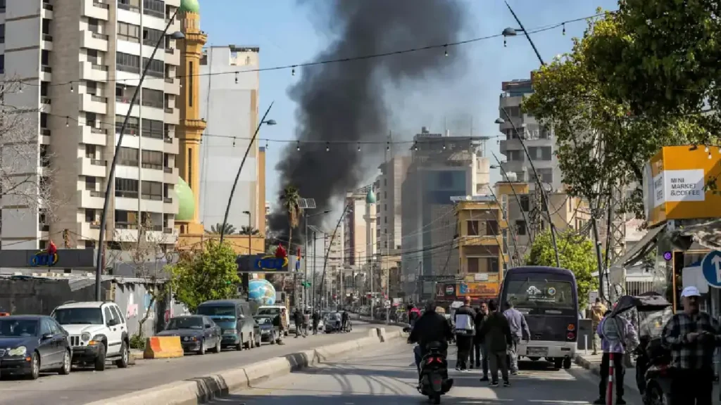 PHOTO MAHMOUD ZAYYAT, AGENCE FRANCE-PRESSE

Une frappe israélienne a visé la ville libanaise de Sidon, le 18 mars.