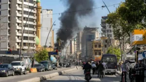 PHOTO MAHMOUD ZAYYAT, AGENCE FRANCE-PRESSE Une frappe israélienne a visé la ville libanaise de Sidon, le 18 mars.