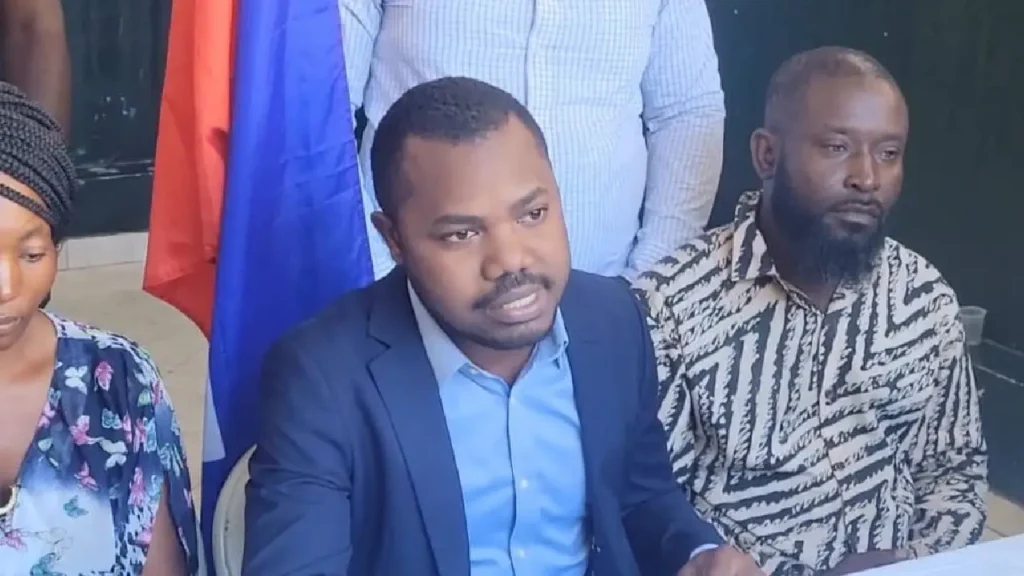 Genson Jean-Baptiste, journaliste à Radio Uni FM. Photo : Ayiti An Avan.