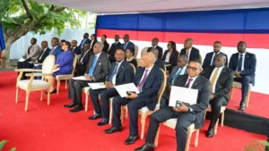 Les ministres et les directeurs généraux du nouveau gouvernement. Photo publiée par @PrimatureHT.