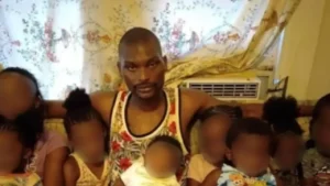 Huit enfants ont été retrouvés morts par balles tôt dimanche matin dans une maison de Shreveport, en Louisiane, après que la police a enquêté sur ce qu'elle a décrit comme un appel pour violence domestique, selon les autorités. Photo publiée par @ABC