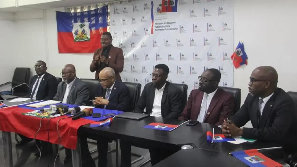 Tenue d'une conférence de presse pour le lancement officiel du mois du drapeau. Photo publiée par MENFP HAITI Officiel.