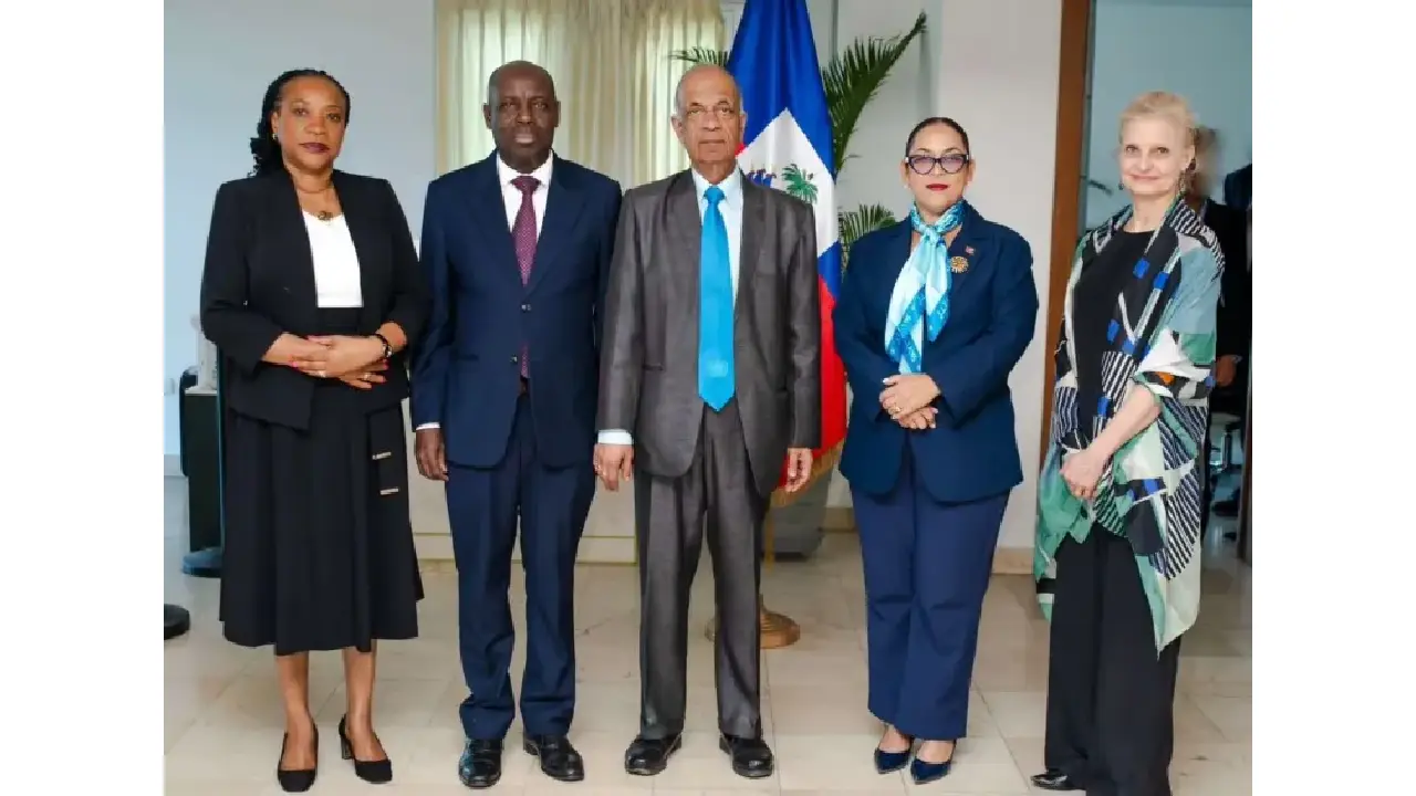 Raina Forbin, ministre des Affaires Étrangères, accompagnée d'une délégation des Nations Unies. Photo publiée par @MAE_HAITI