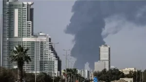 Un incendie sur le site pétrolier de Fujaïrah (Emirats arabes unis) après une attaque de drone, le 4 mai 2026. (AFP)