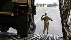 Ce vendredi 1er mai, le ministre de la Défense américain, Pete Hegseth, a ordonné le retrait de 5 000 militaires d'Allemagne. Cette mesure fait suite à une intervention du chancelier allemand, Friedrich Merkel, qui a critiqué l'administration Trump en début de semaine. Selon les estimations, le retrait de ces militaires représente environ 15% des effectifs américains présents dans le pays. 