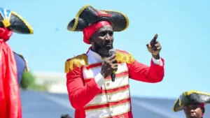 Le slameur haïtien Chouno Lamarre prend part à une mobilité artistique internationale. Photo publiée par la Primature.