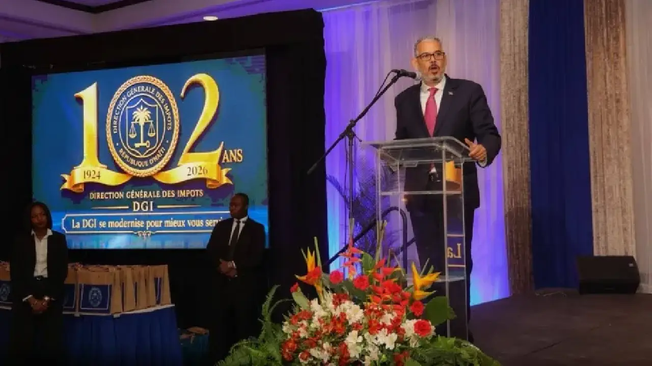 Le Premier ministre Alix Didier Fils-Aimé s’exprimant lors du 102e anniversaire du DGI. Photo publiée par @PrimatureHT.