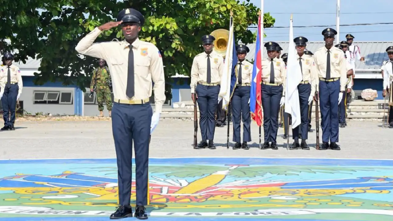 Hommage à la PNH à l'occasion de son 31ème anniversaire. Photo publiée par la PrimatureHT.