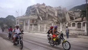 Des bâtiments se sont effondrés à la suite des deux séismes, à La Guaira, au Venezuela, le 24 juin 2026. MAXWELL BRICENO/REUTERS