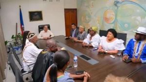 Le Premier ministre Alix Didier Fils-Aimé et les représentants du secteur Vodou lors d'une rencontre, ce mercredi 17 juin 2026. Photo publiée par @PrimatureHT.