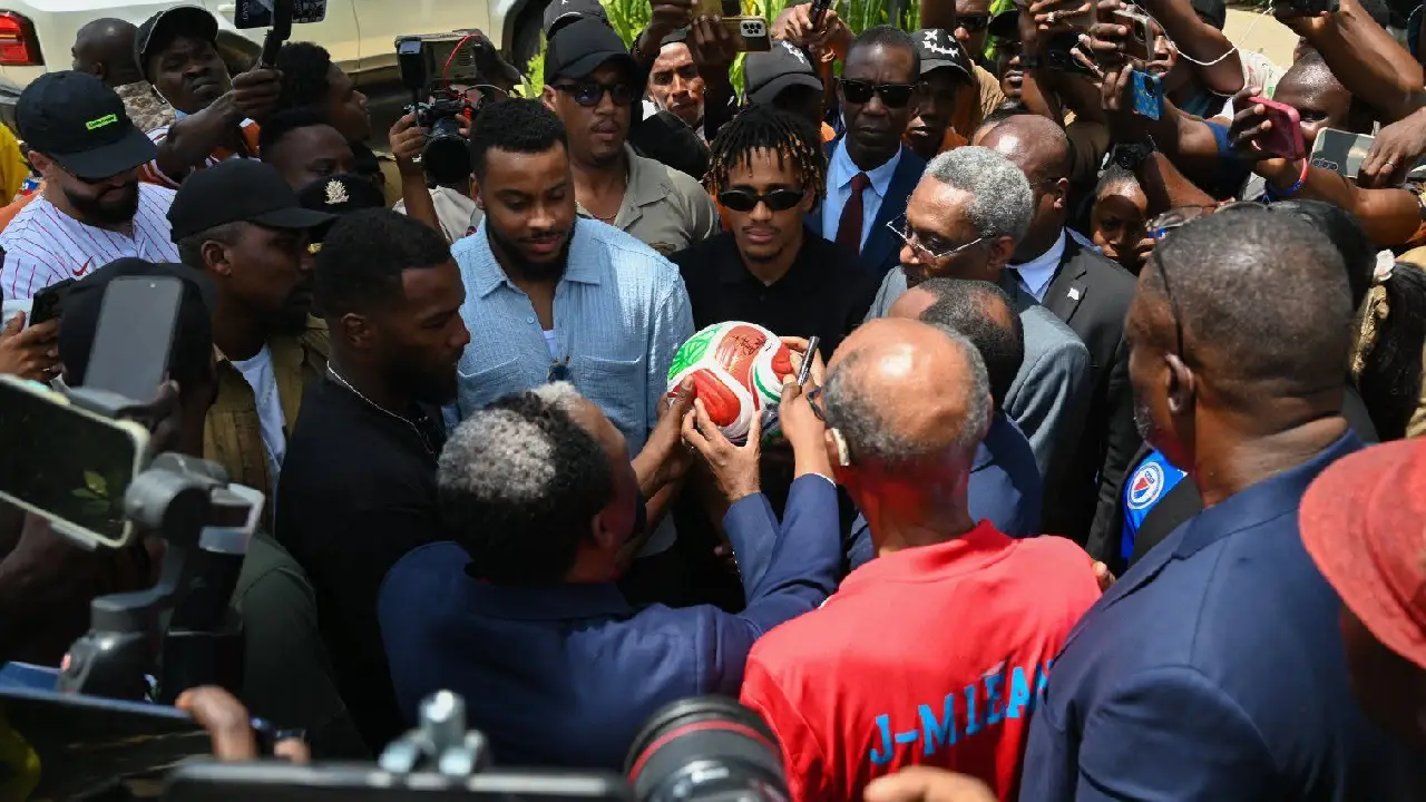 Les Grenadiers poursuivent leur tournée nationale après leur retour du Mondial 2026